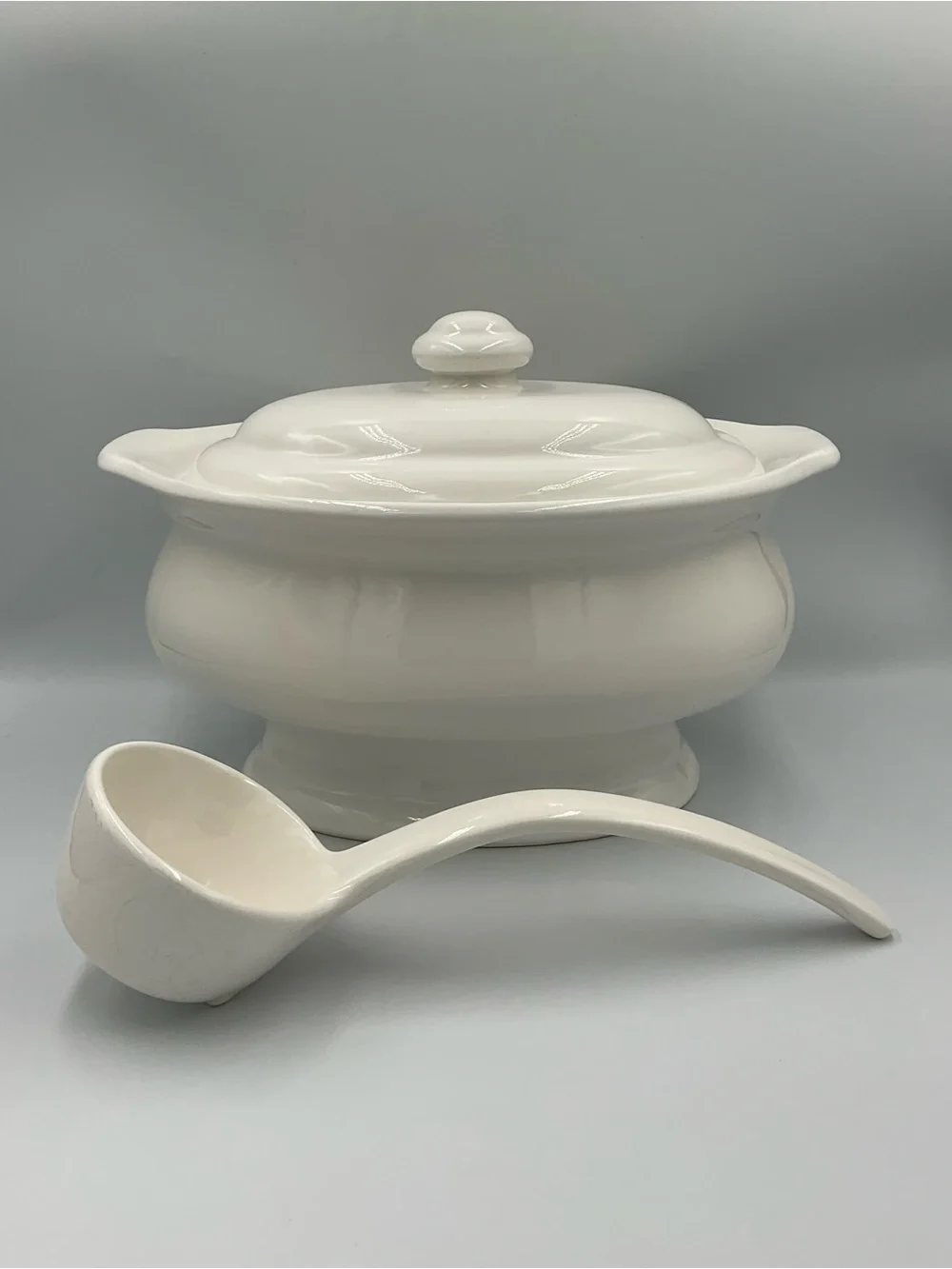 Vintage Pfaltzgraff Hearth #160 Off-white 3.5qt Lidded Soup Tureen with Ladle